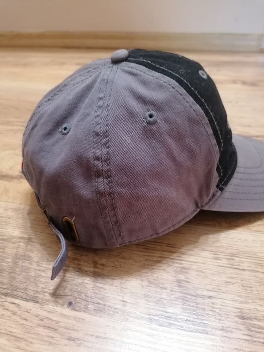 Лятна шапка с козирка Levis