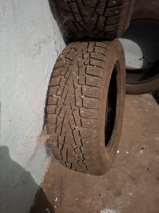 Продам зимние шины с шипами ( кордиант) !