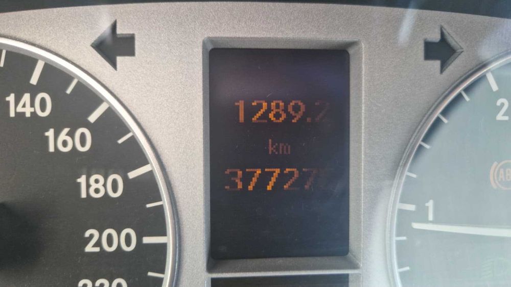 Mercedes Benz B180