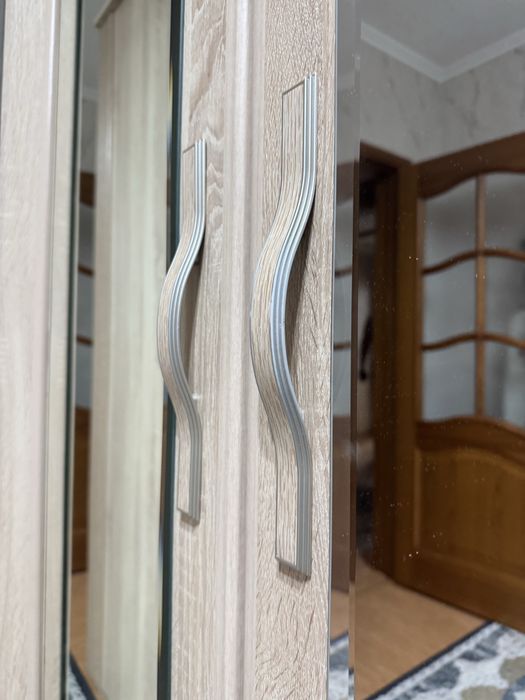 Угловой шифоньер