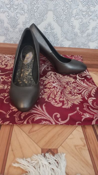 Туфли на каблуках новые
