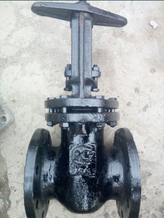 Продам задвижки чугунные