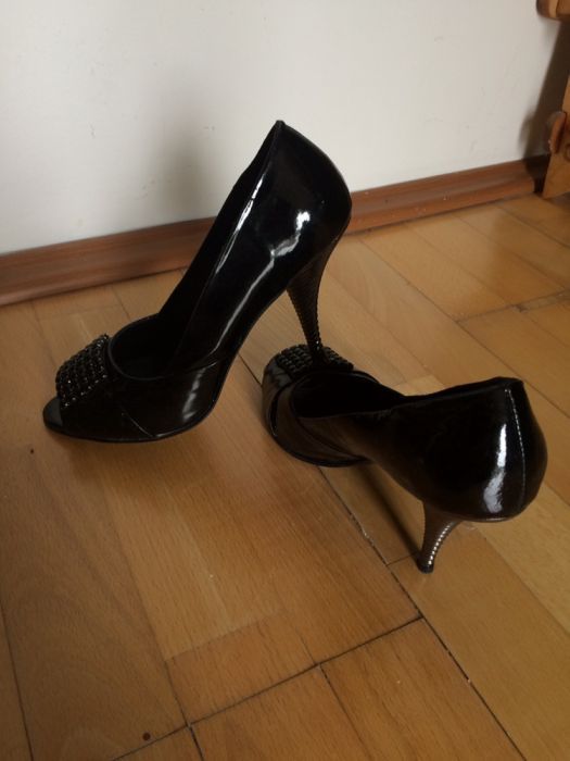 Pantofi decupati in fata piele ecologica lacuiti 38