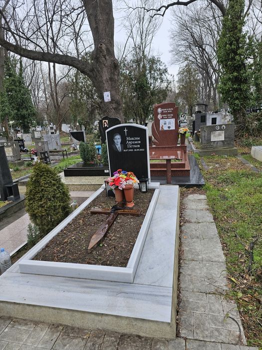 Изработка на паметници и надгробни плочи