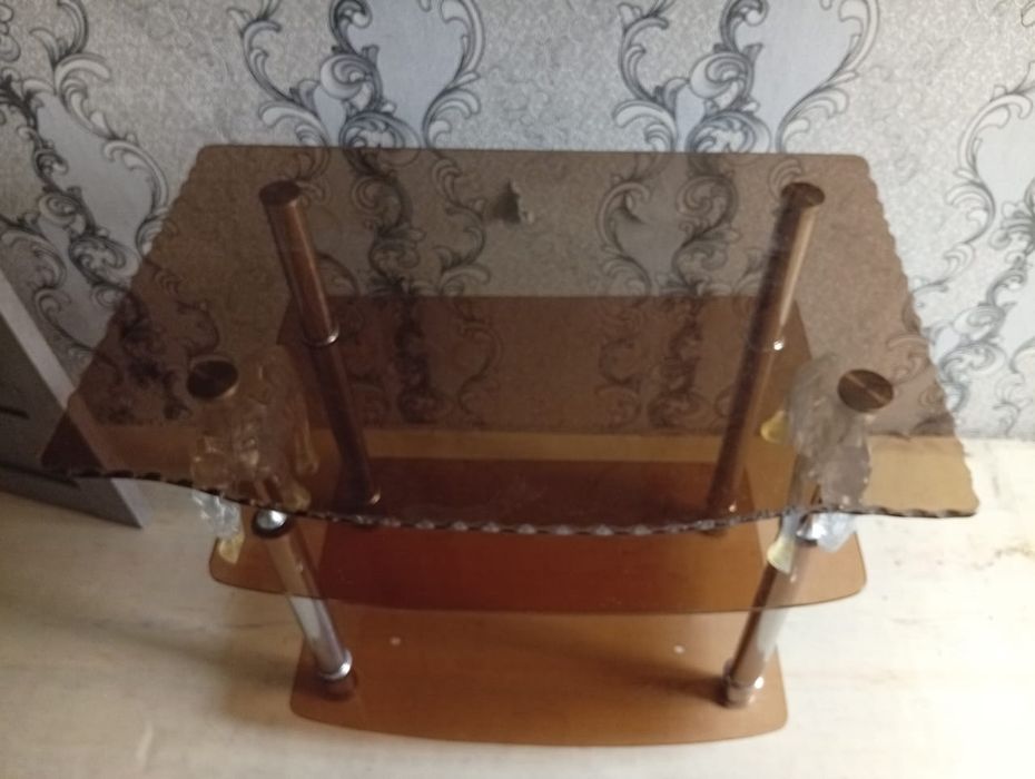 Продам стеклянный стол