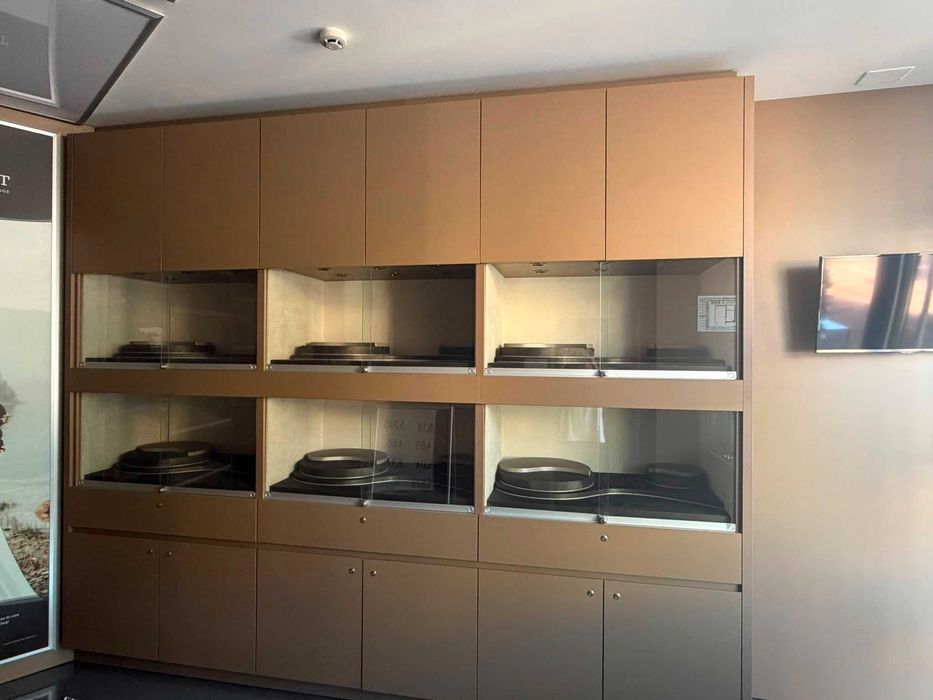 Elemente mobilier // Fatada magazin bijuterii