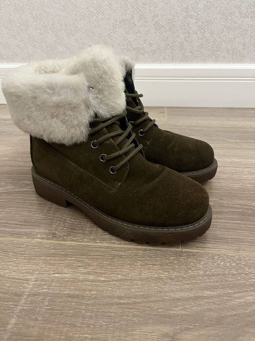 Продам зимние ботинки женские