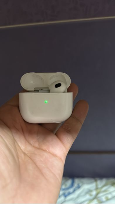 Продам оригинал кейс airpods 3