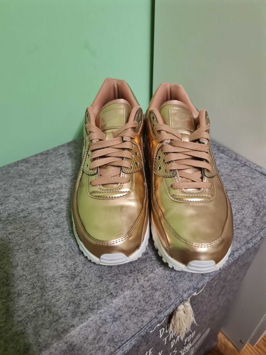 Nike gold rose limited edition  оригинални маратонки