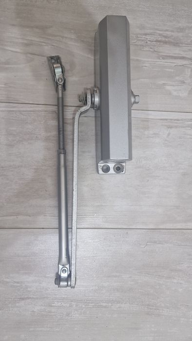 Доводчик дверей,для дверей доводчик