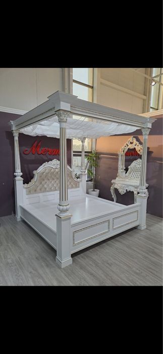 Кровать собрана с мдф а все резные элементы с ясеня