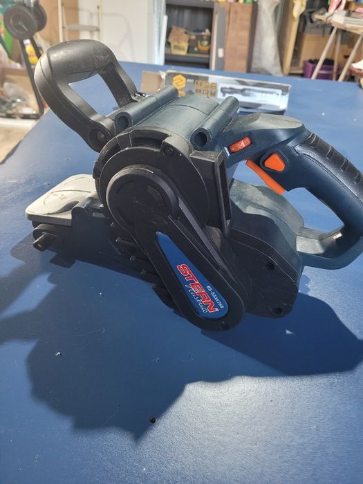 Șlefuitor Skil folosit de 10 ori maxim,are variator turație