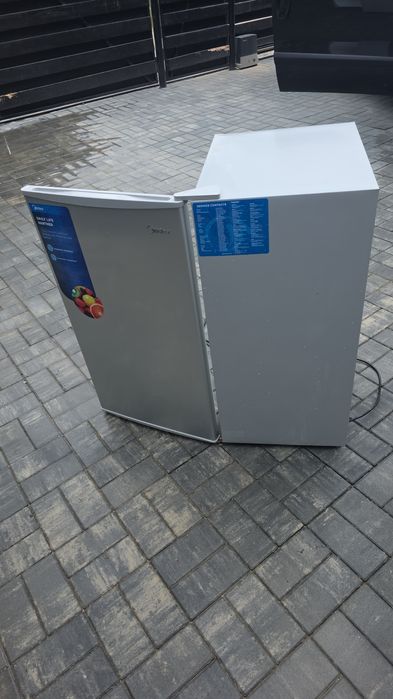 Frigider mic cu congelator