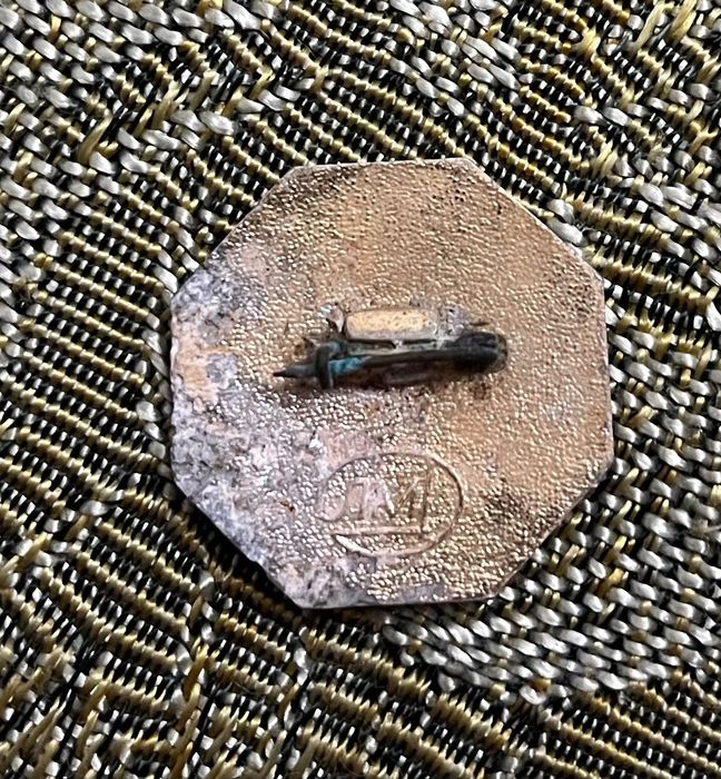 Продается значок СССР и другие значки , дешево