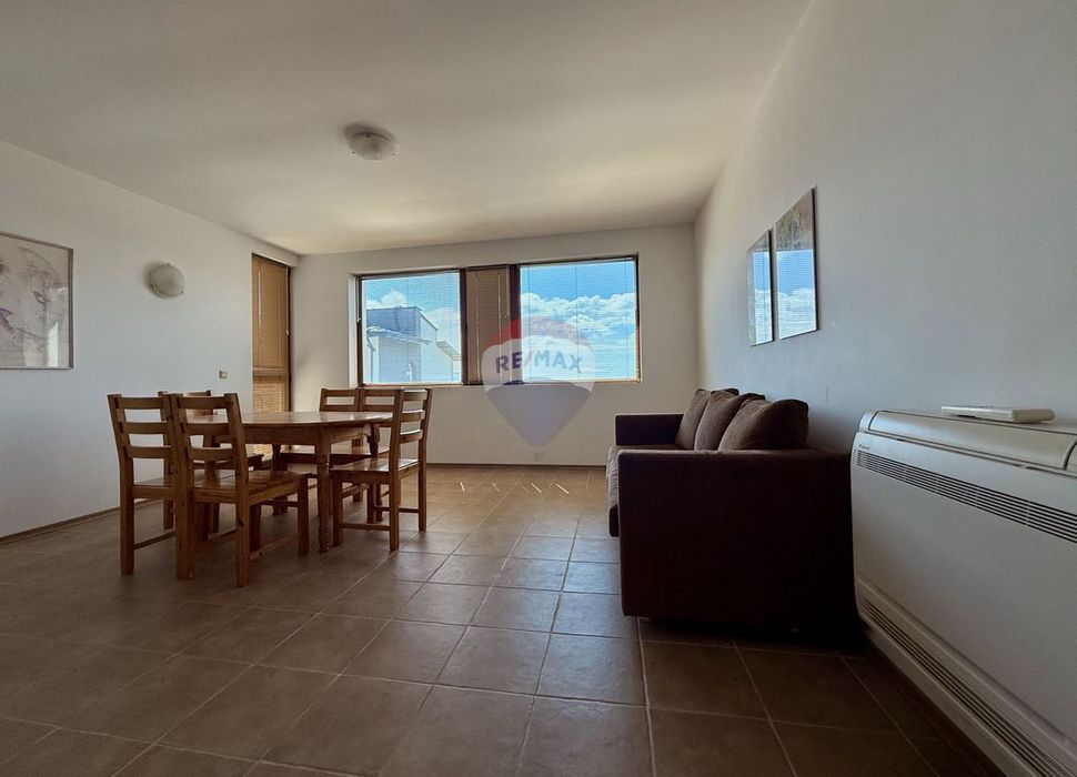 Апартамент с две спални и нескриваема морска гледка за продажба, гр.