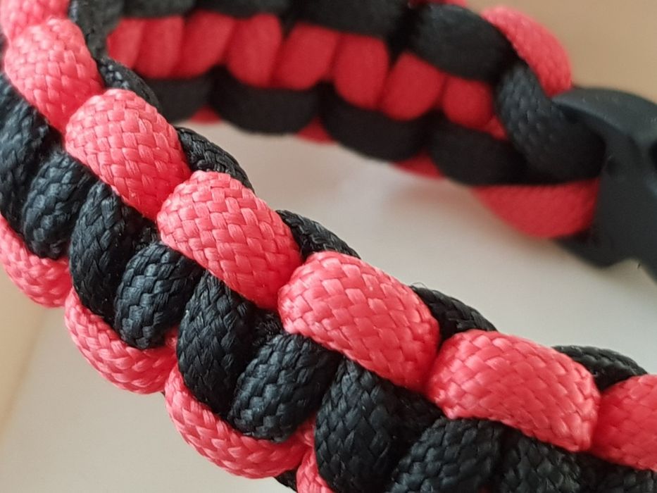 Гривна от паракорд