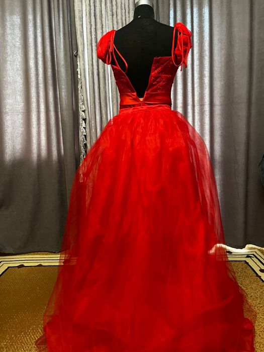 Платья вечерние нарядные