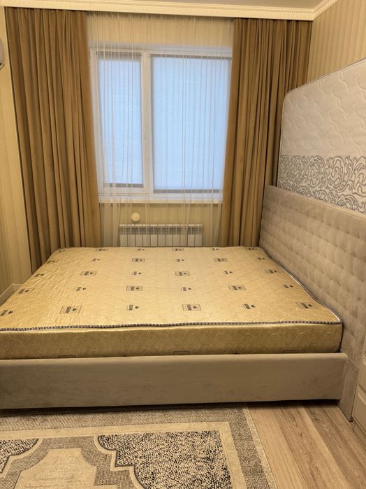 Кровать двуспальная и матрас