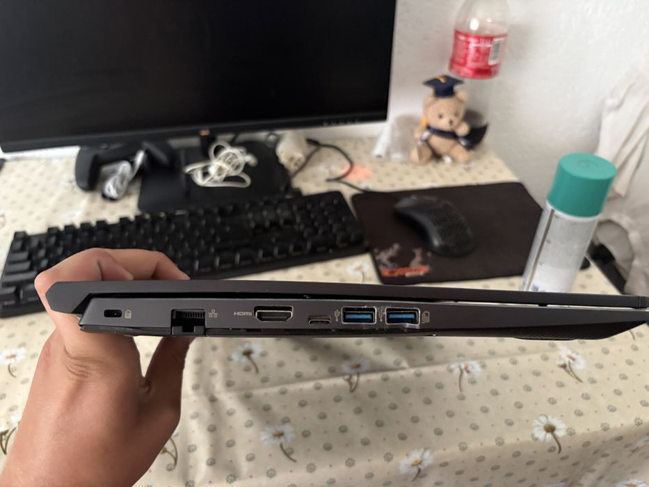 Acer Aspire 7 (i5-9300H / GTX 1650 / 12GB RAM / 128GB SSD + 1TB HDD)