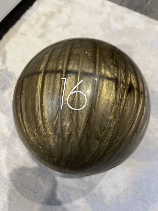 Боулинг топка 16