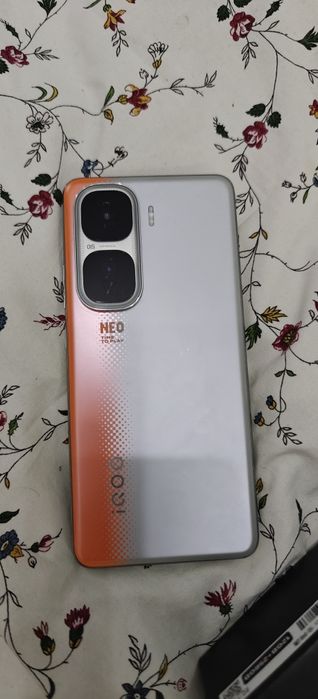 Iqoo neo 10 pro.