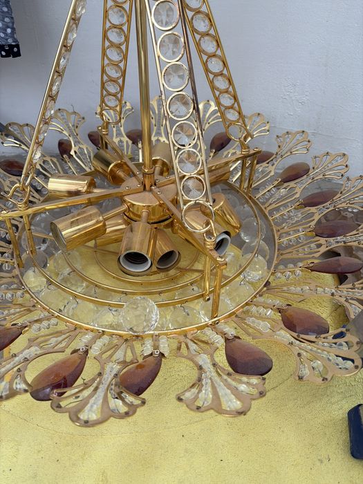 Отдам люстру для зала