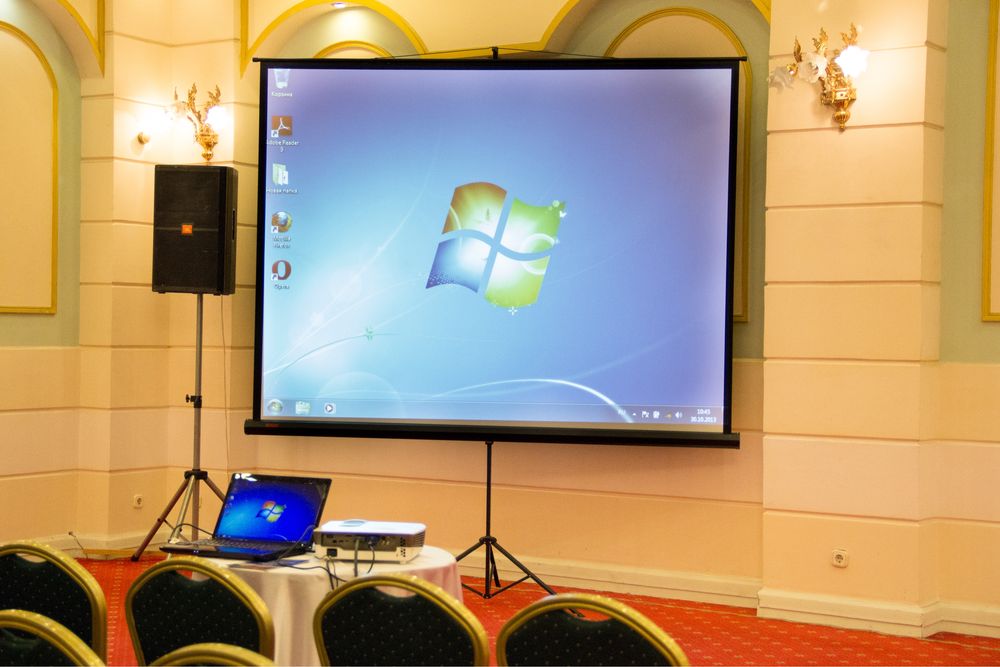 Проектор аренда екран колонко