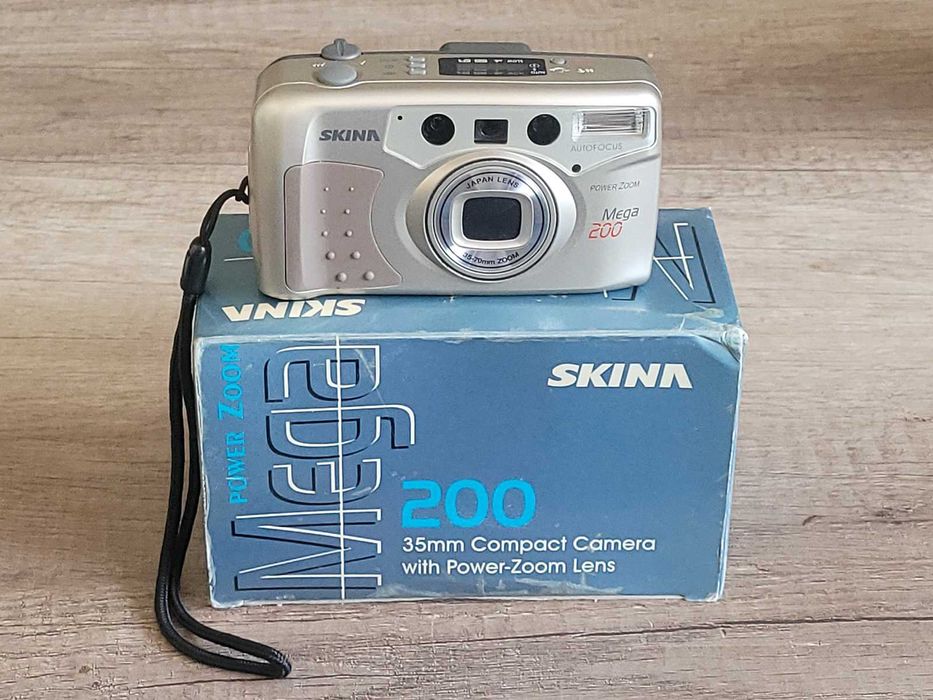 Aparate foto pe film Leica AF-C1 si Skina Mega 200