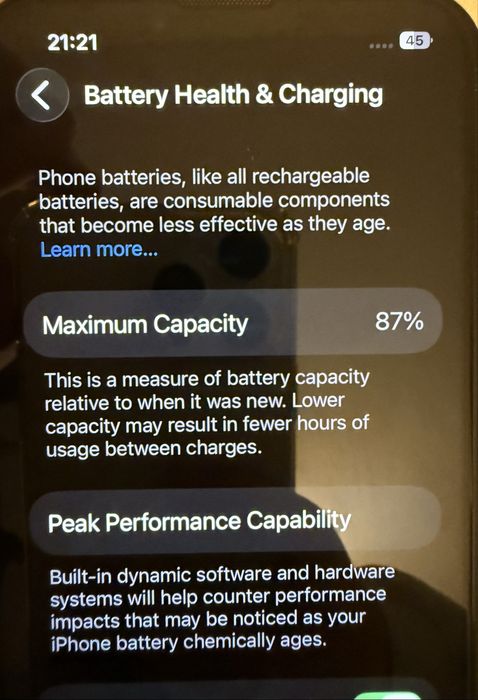 iPhone 13 – 128GB, Midnight, iOS 26.2, в гаранция, перфектно състояние