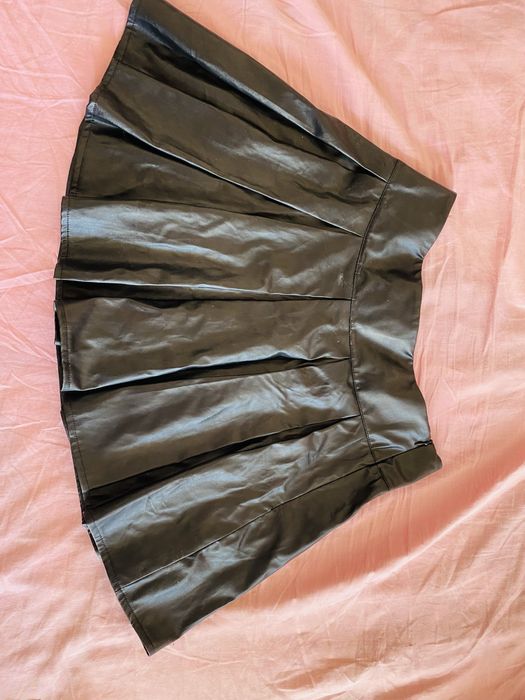 Пола  от  еко  кожа   L  размер