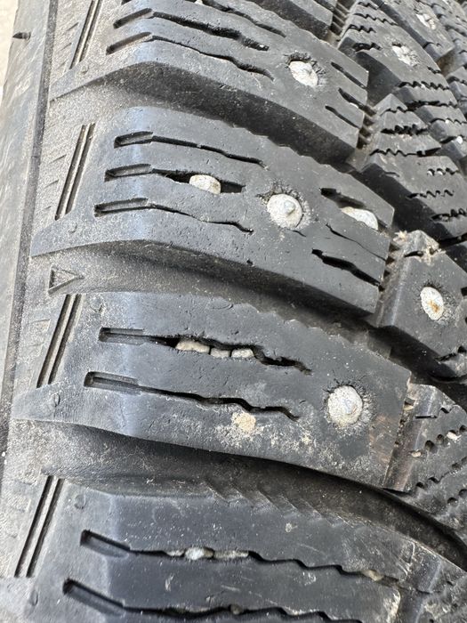 Set 4 Anvelope iarna cuie 215 50 R17 DOT 2021