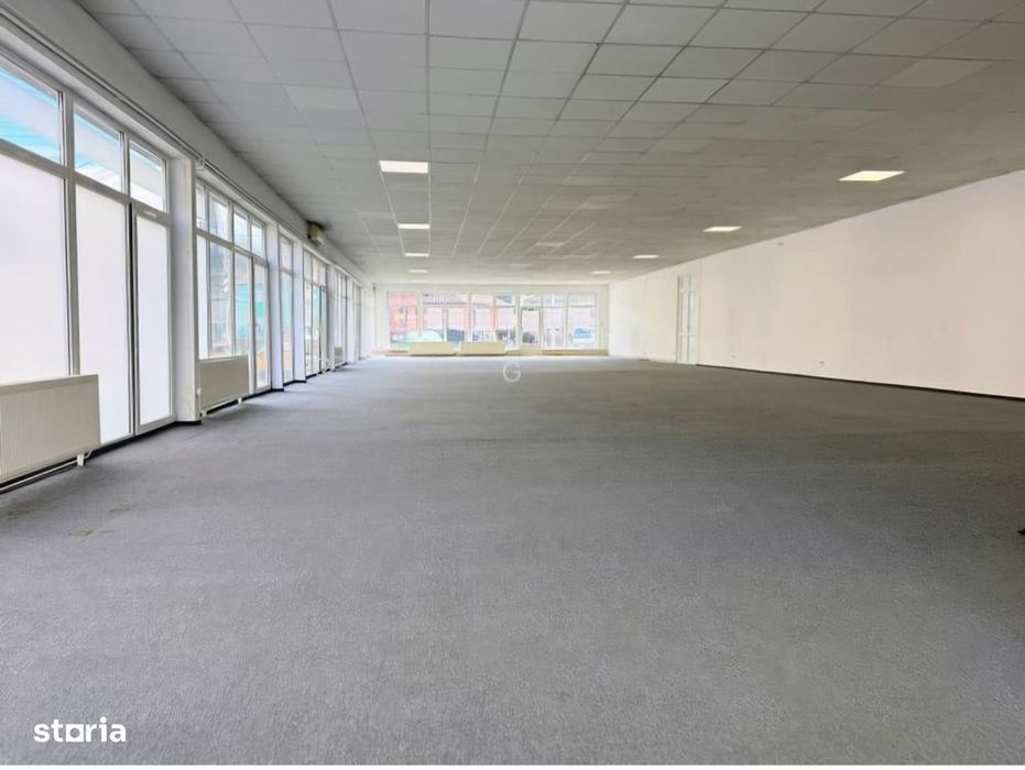 Spațiu comercial de închiriat – zonă centrală Sibiu, Vitrină 30 m