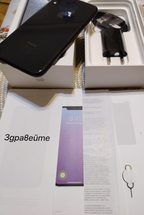 Само за 299 евро ! Apple iPhone XR 64 GB + Подарък MacBook Air 13 инча