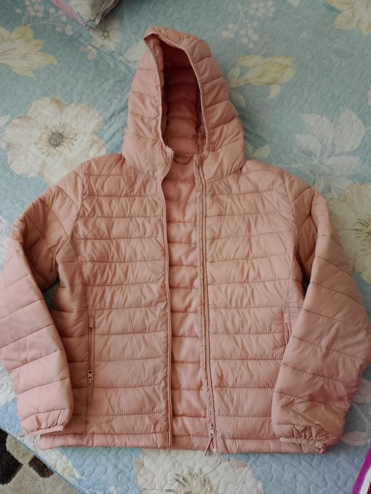 Продам женские куртки