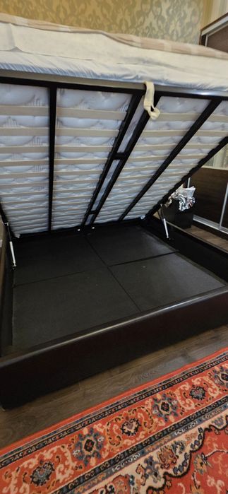 Кровать двуспальная