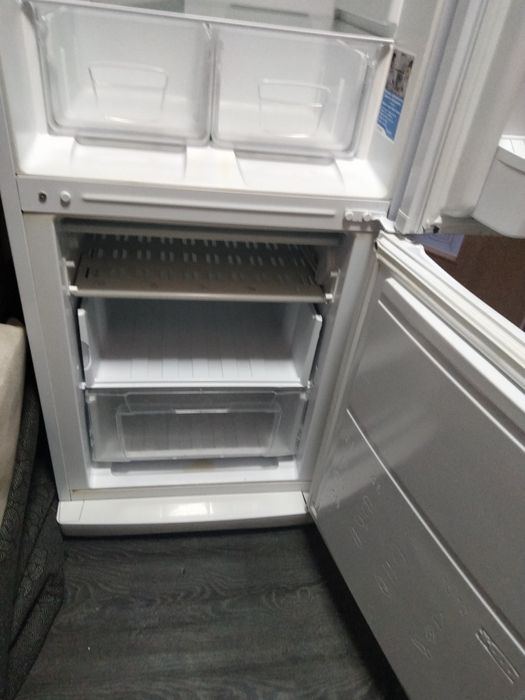 Холодильник индезит в хорошем состоянии