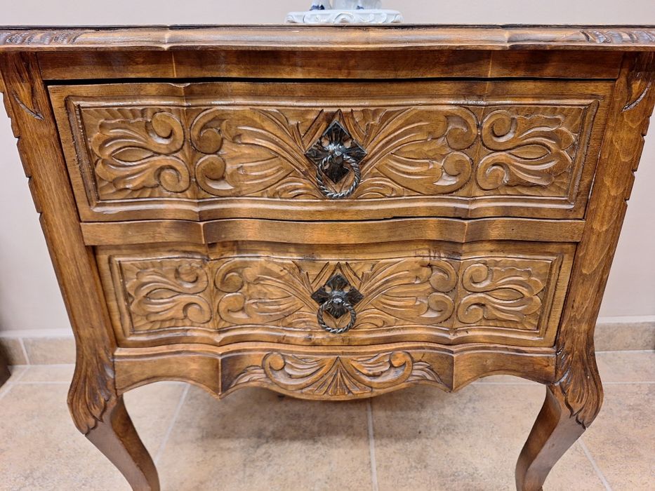 Скрин дъб с богата дърворезба