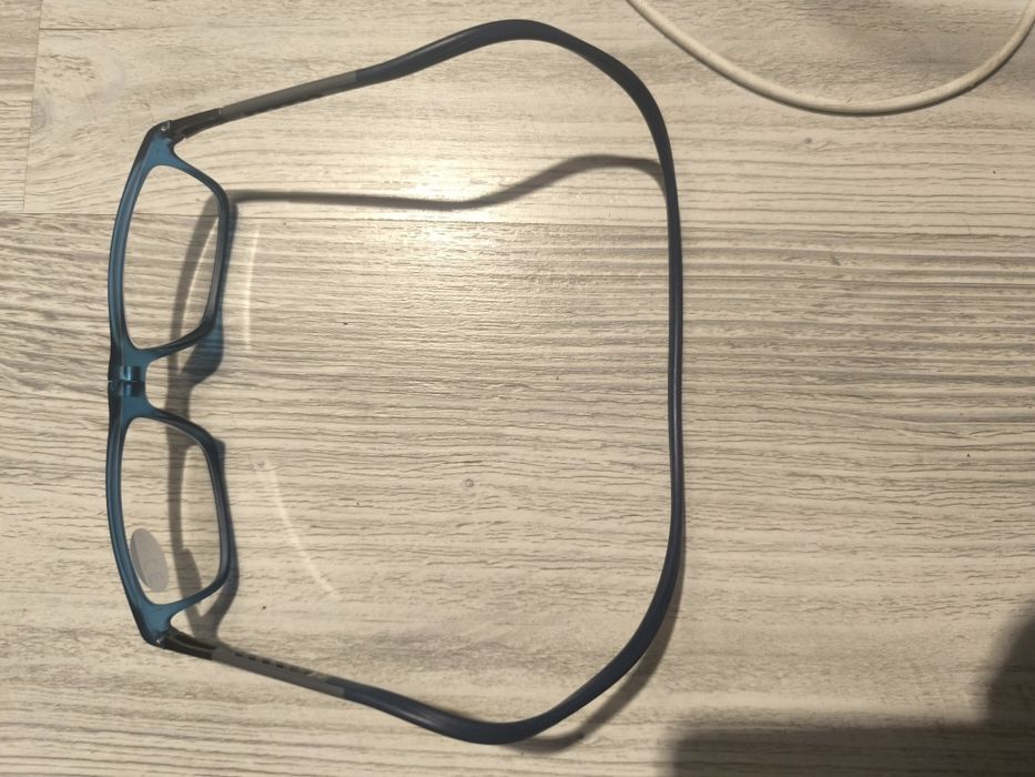 Vînd ochelari cu magneți de citit +1