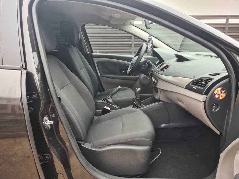Renault Fluence. an 2010 luna 6, 1.6 16V, benzina, 181000 KM REALI