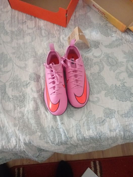 Vând ghete fotbal Nike mercurial mărime 38.5
