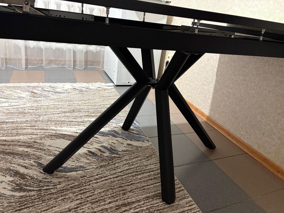 Стол,куханый,раздвижной