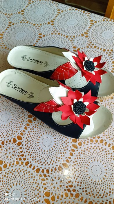 Женские шлёпки..