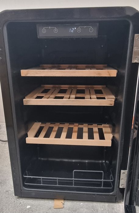 Ретро хладилна витрина Klarstein 70L