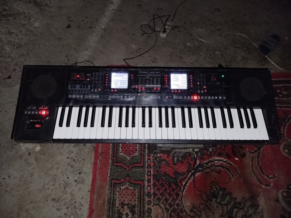 Roland E-A7 sintezator
