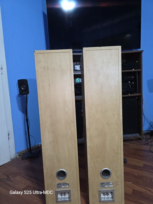 Vând o pereche de boxe pe 3 căi Magnat motion 1000, bass reflex, 340 W