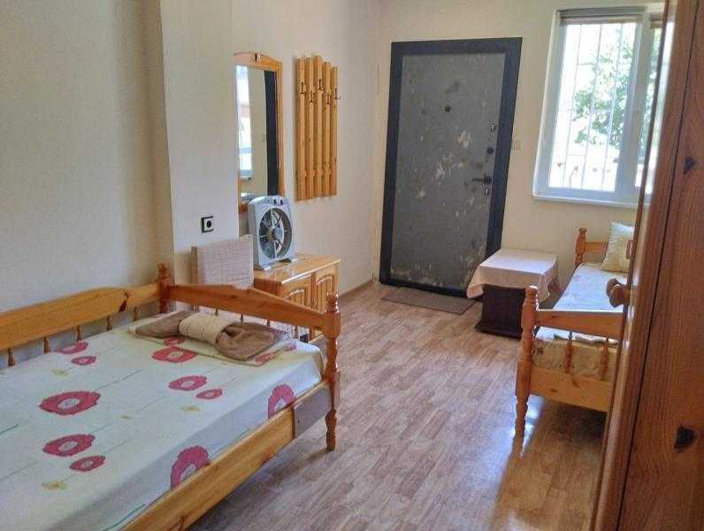 Дава се под наем Двустаен апартамент в Бургас, Възраждане - 45 кв.м за 306 € - Снимка #2