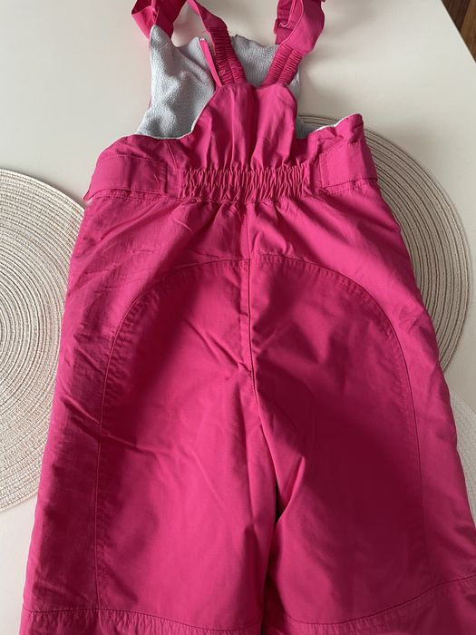 Pantaloni de schi călduroși pentru o fată de 8–9 ani + mănuși călduroase