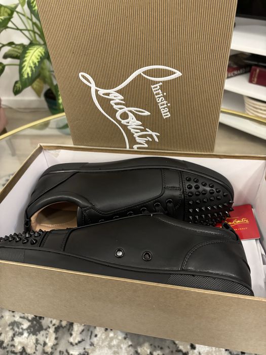 Vand pantofi Christian Louboutin