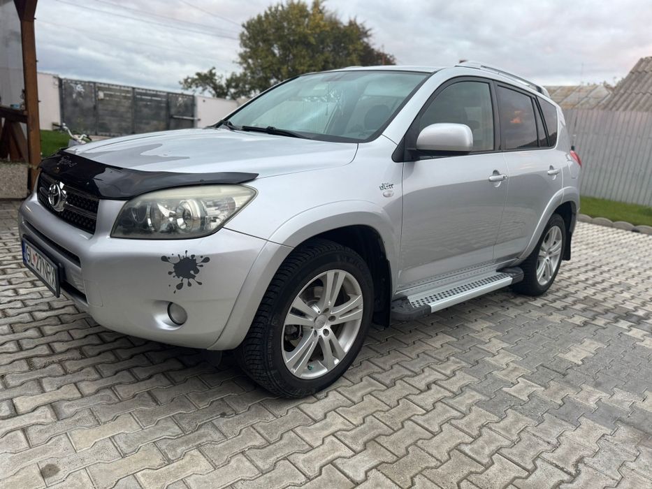 Vând Toyota RAV4