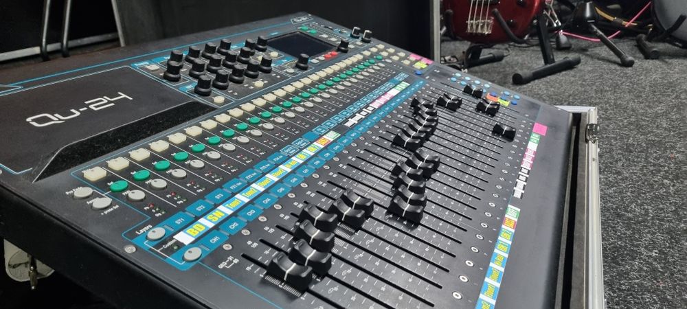 Allen & Heath QU24 + multicore 24/8